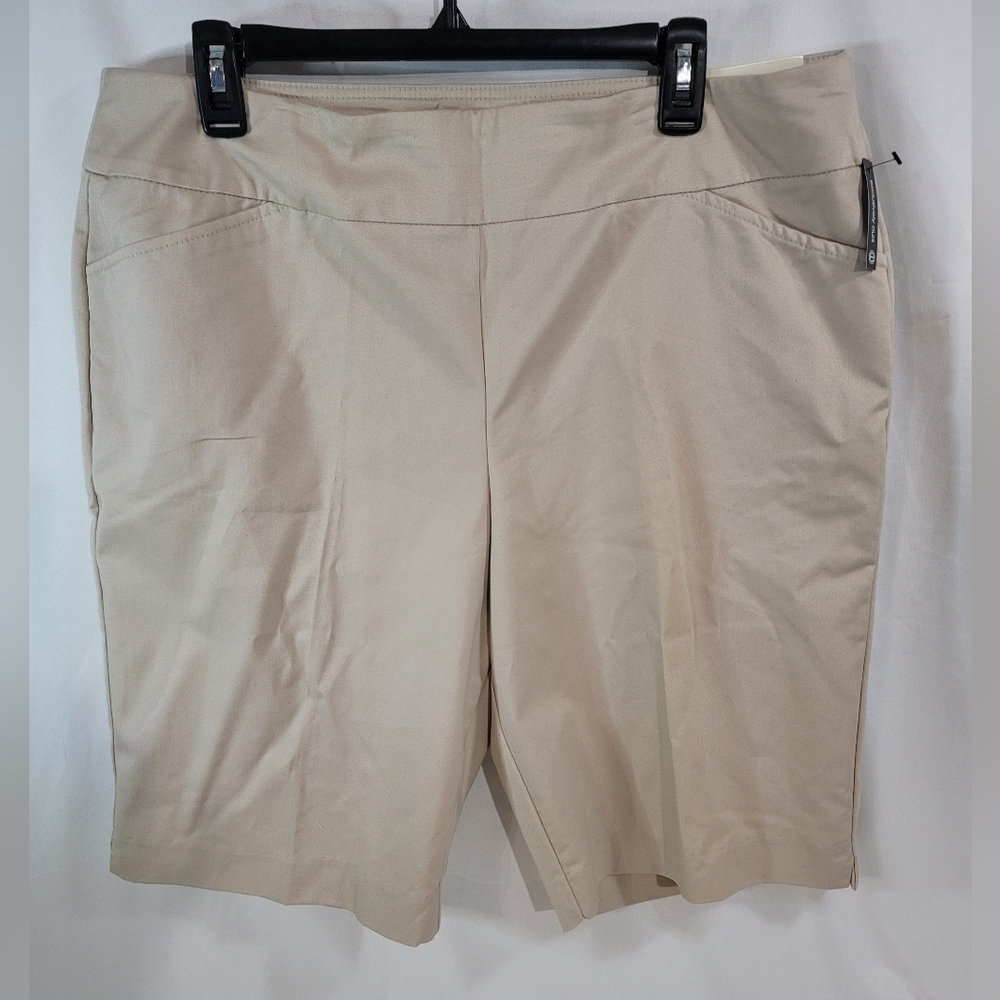 Studio works Women's size 16 stone color Bermuda pull on Shorts nwt